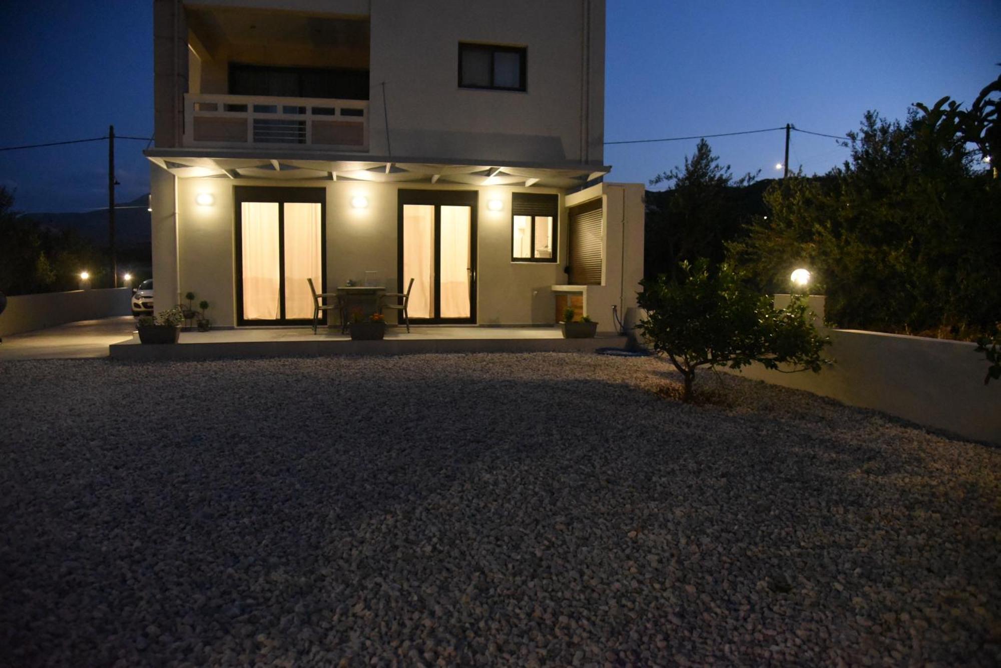 Pirgos Deluxe Apartment - Private Parking Kíssamos Exterior foto